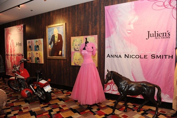 Anna Nicole Smith Items on Exhibit at Julien's Auctions in Las Vegas Anna Nicole Smith Items on Exhibit at Julien's Auctions in Las Vegas
