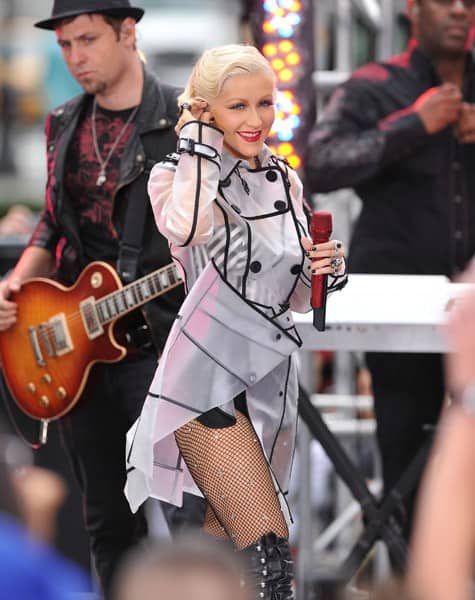 Christina Aguilera Performs on CBS' The Early Show Christina Aguilera Performs on CBS' The Early Show