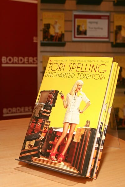 Tori Spelling Signs 'Uncharted TerriTori' at Borders Books Tori Spelling Signs 'Uncharted TerriTori' at Borders Books